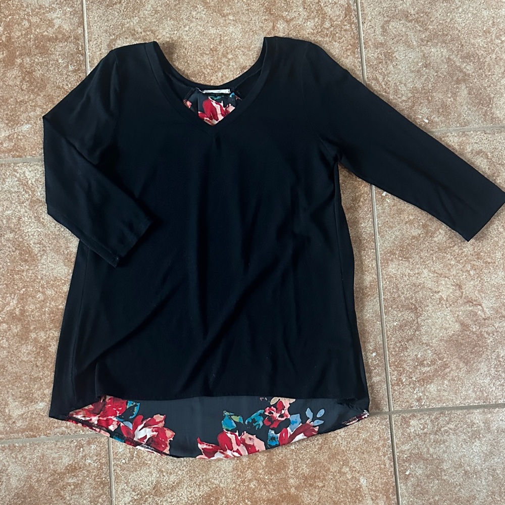 Le Lis Black Floral 3/4 Sleeve Top